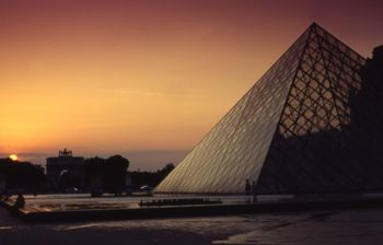 This photo of the glass pyramid at the entrance to the Louvre Museum in Paris at sunset was taken by photographer Konstantinos Dafalias from Linz, Austria.